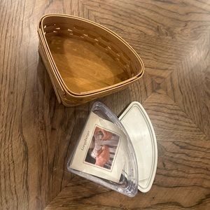 Longaberger Small Corner basket with hard protector/lid - 2005